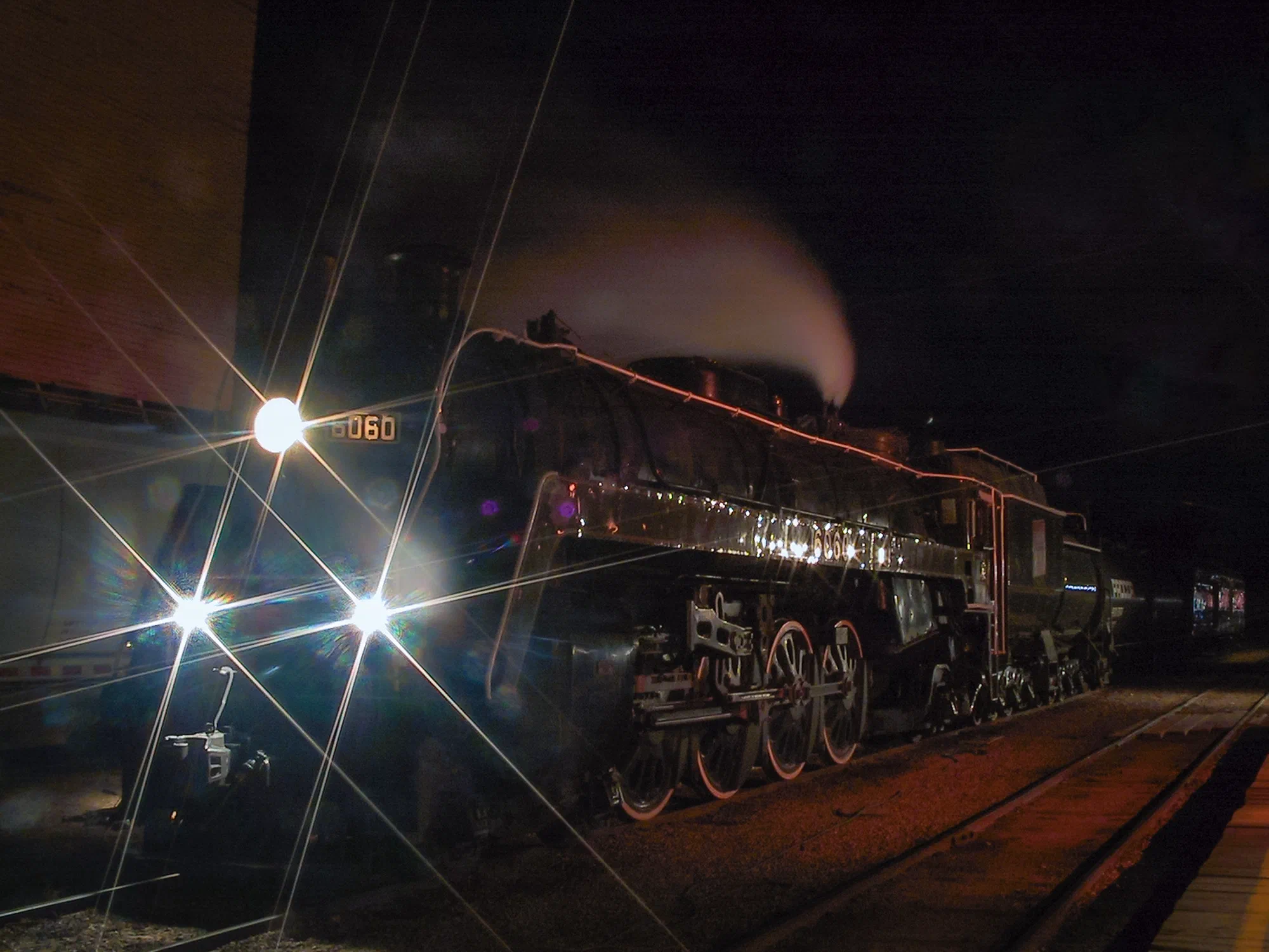CN 6060 hunkers down for the night