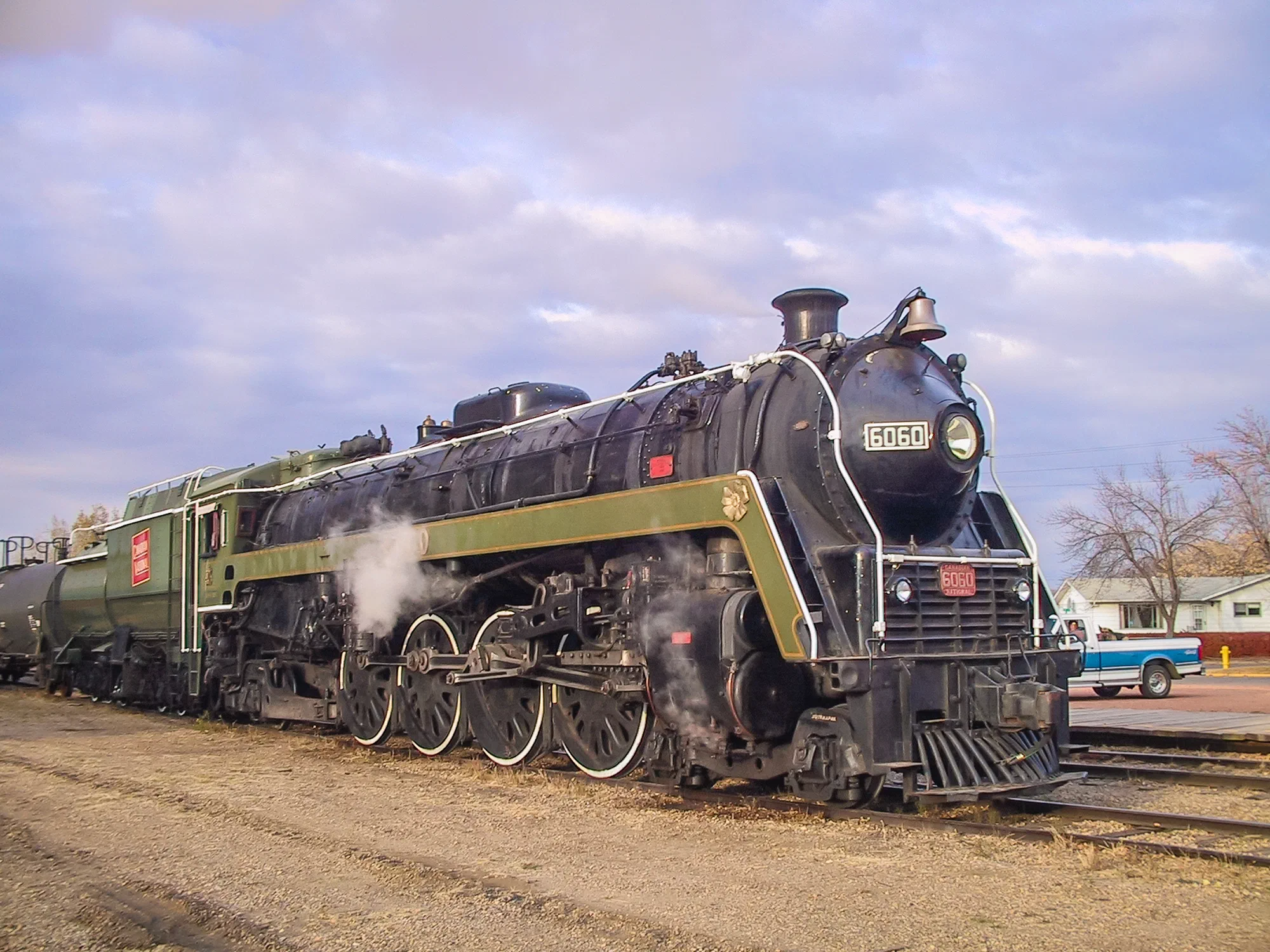 CN 6060 in Stettler