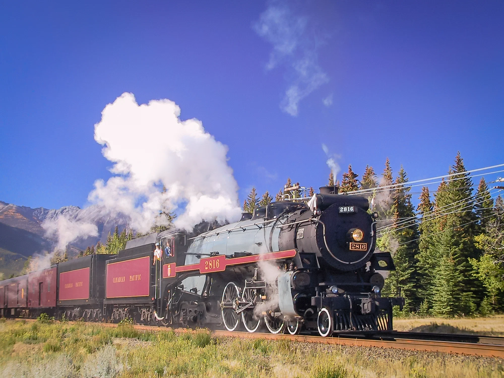 CP 2816 departs Banff