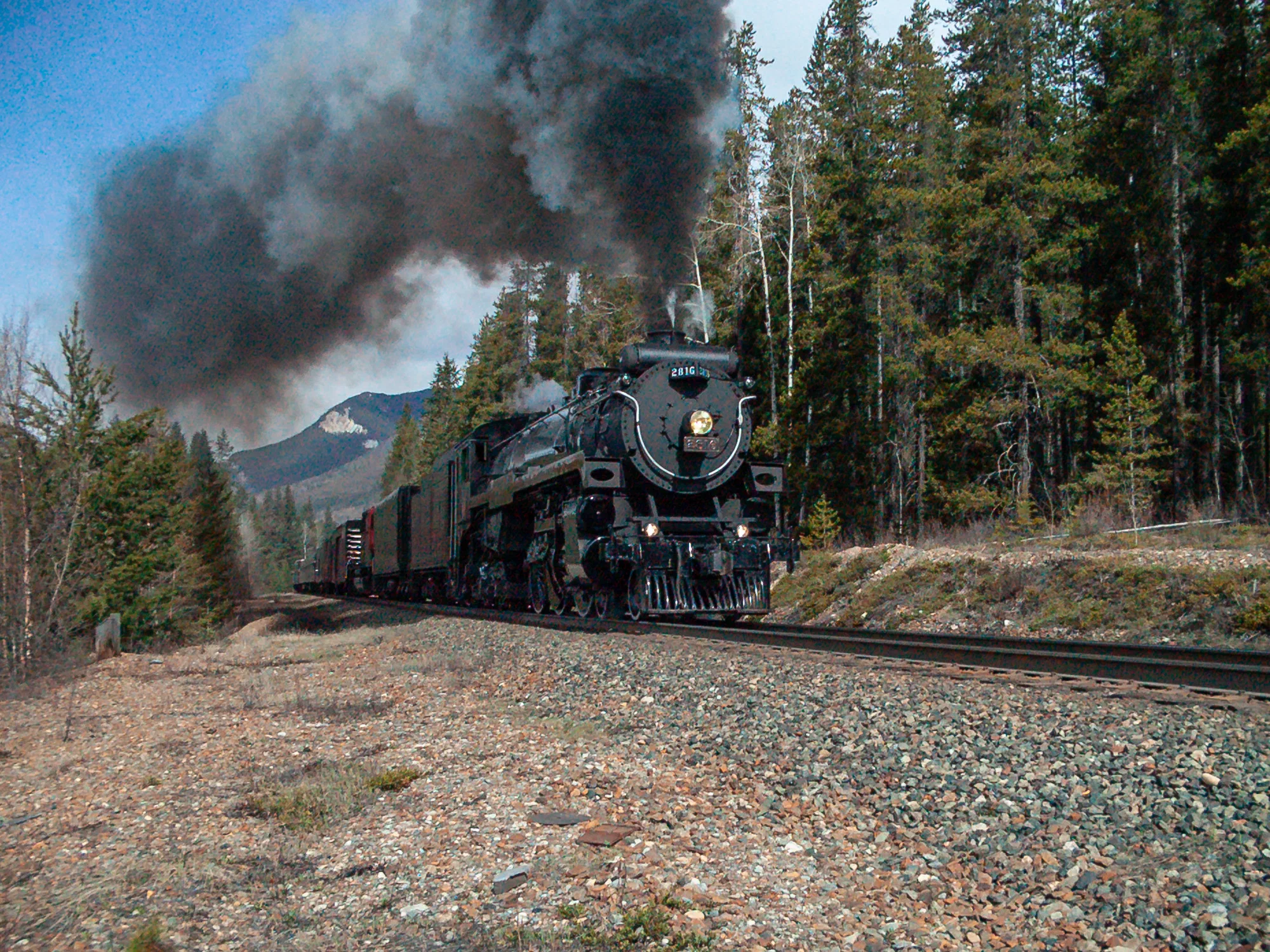 CP 2816 heads to Field