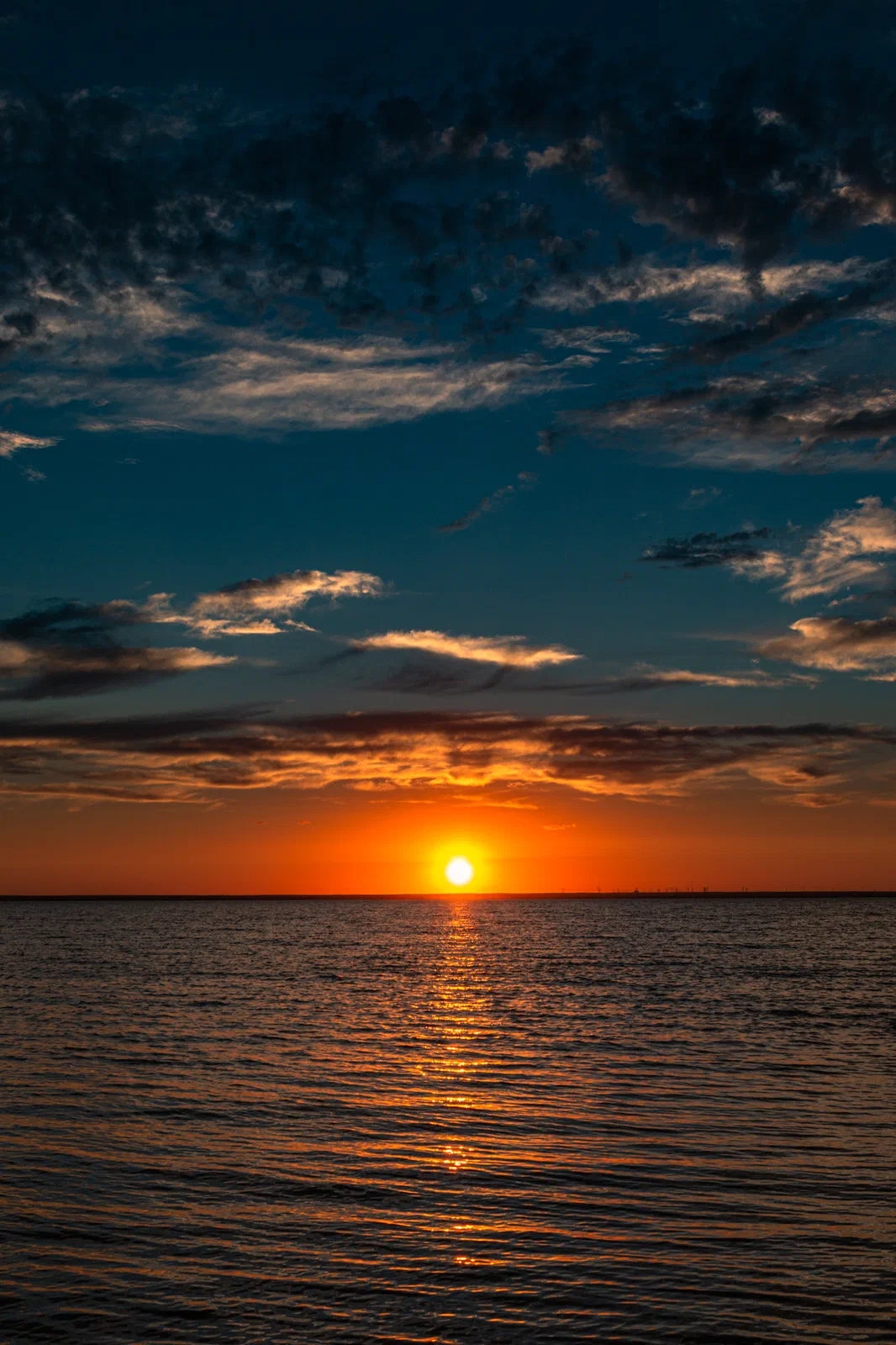 Sundown over Lake Newell