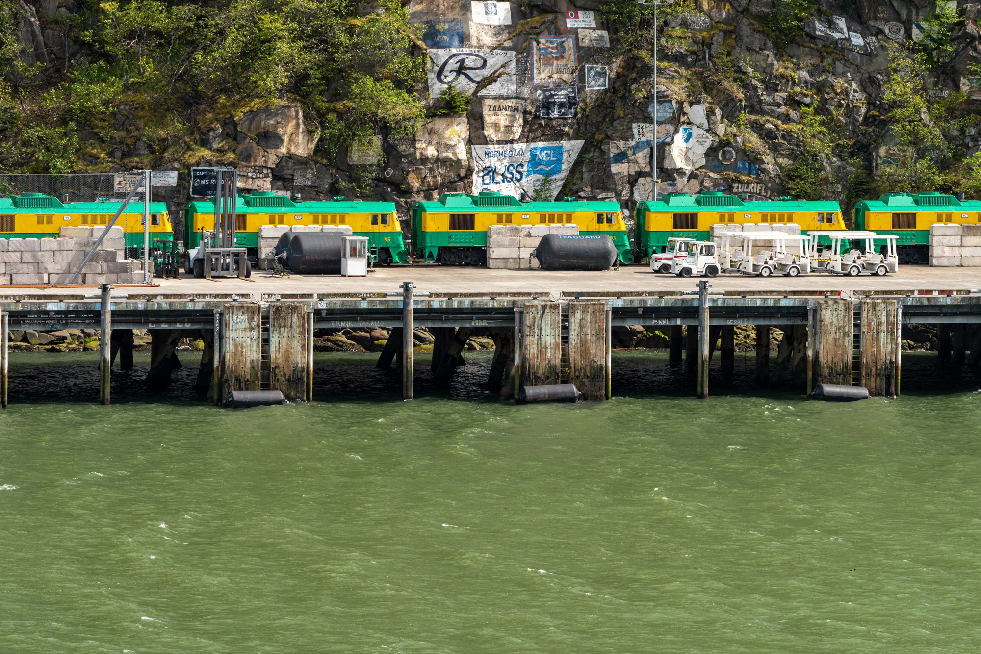 The closed cruise dock