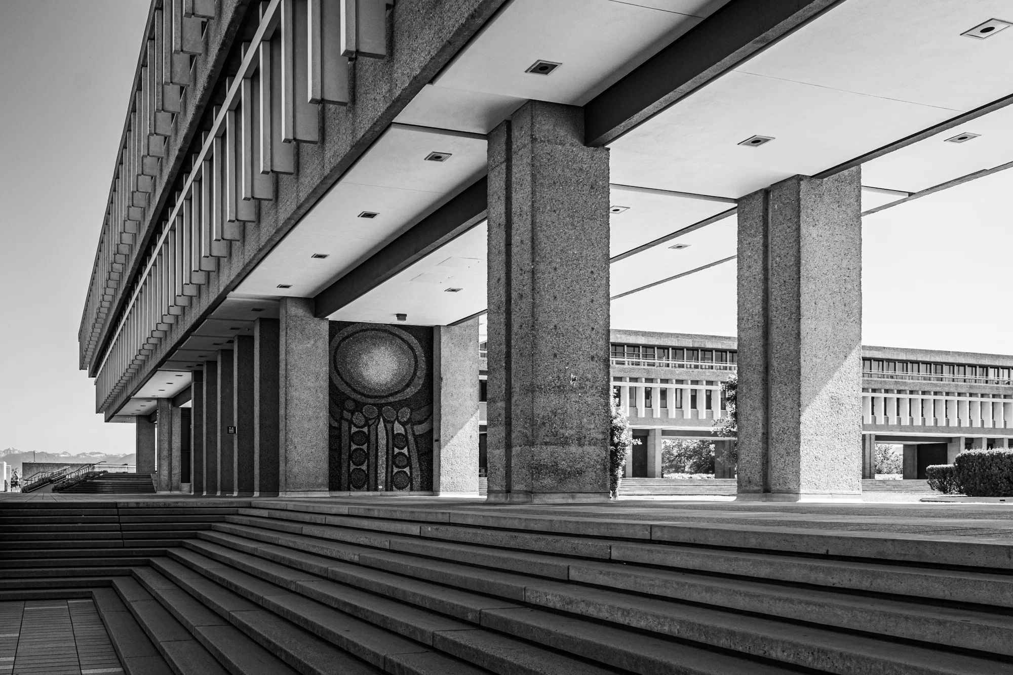 On the Edge of the Quad