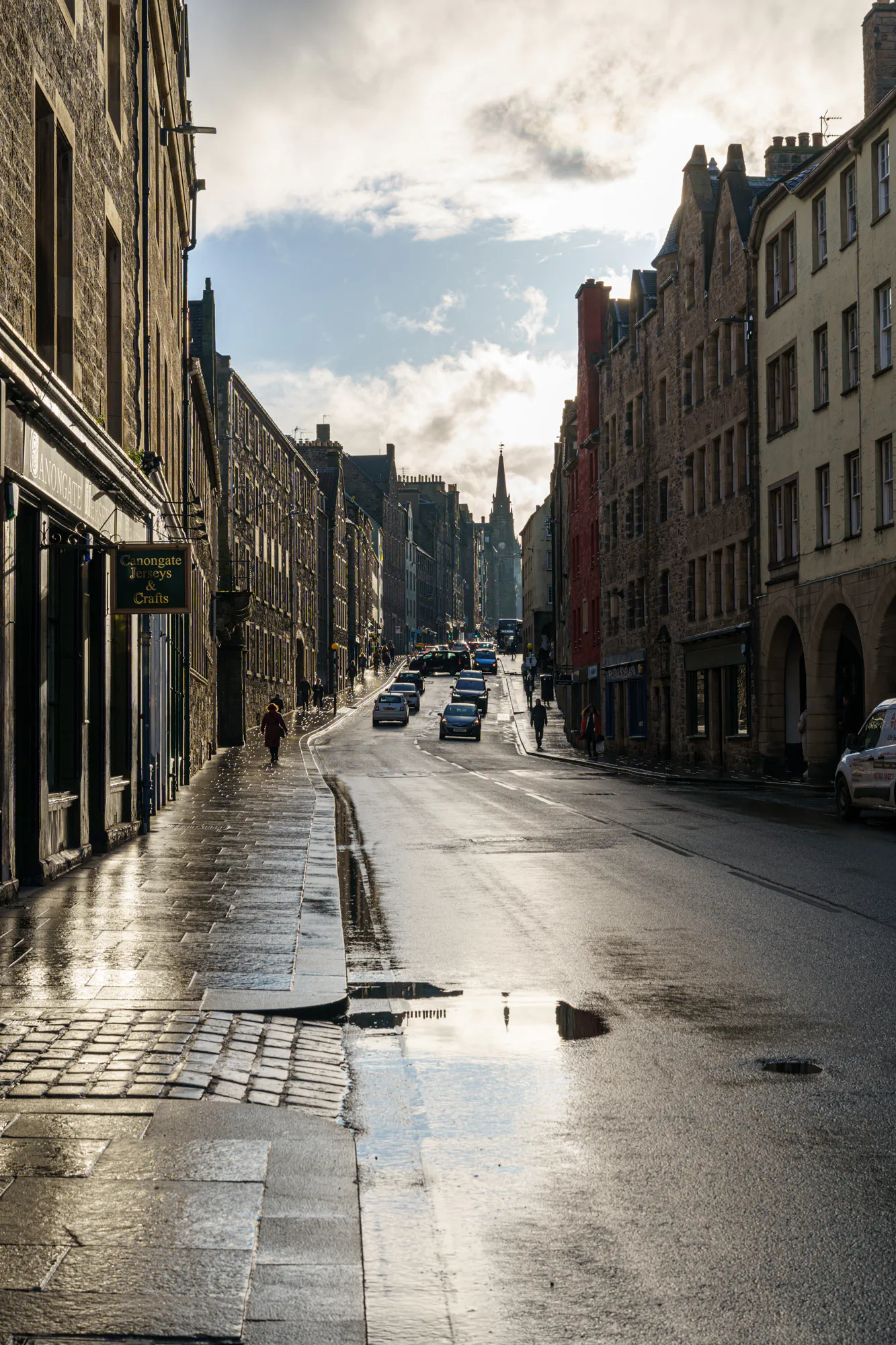 Looking up Canongate
